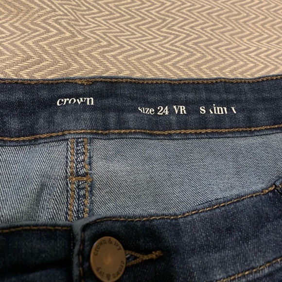 Crown & Ivy dark wash skinny jeans. 5 pocket design. Size 24W. - Picture 4 of 5